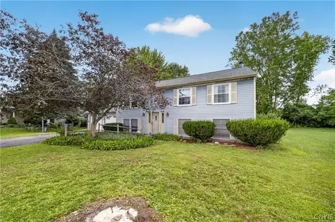 8165 Capricorn Dr, Liverpool, NY 13090