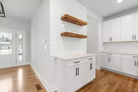 Entry Way - Undisclosed, Lysander, NY 13027 photo 3 of 12