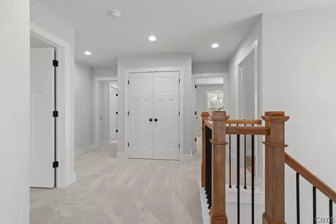 Entry Way - Undisclosed, Lysander, NY 13027 photo 10 of 12