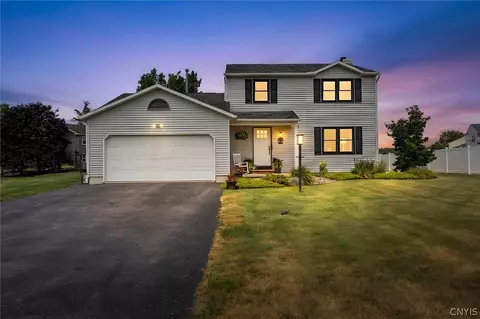 8600 Snowshoe Trl, Cicero, NY 13039