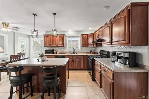 Kitchen - 115 Hunt Valley Rd, Oneida, NY 13421 photo 2 of 3