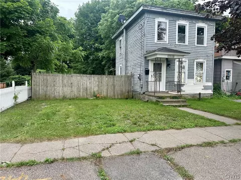 12 Mercer St, Oswego, NY 13126