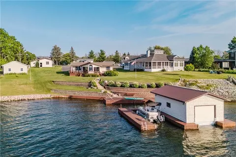 42945 Seaway Ave, Orleans, NY 13607