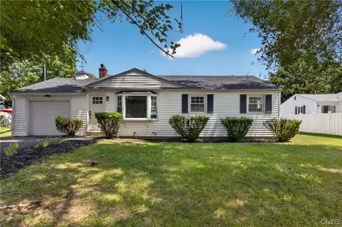 102 Sunnyfield Rd, Camillus, NY 13031