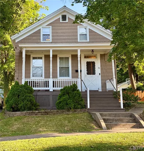 35 Paris Rd, New Hartford, NY 13413