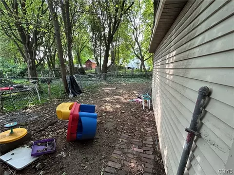 Exterior - 175 Forest Ave, Syracuse, NY 13205 photo 3 of 5
