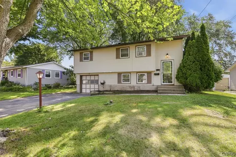 210 Floradale Rd, Salina, NY 13088