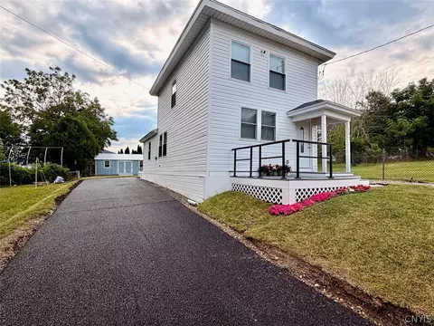 121 W 9th St, Oswego, NY 13126