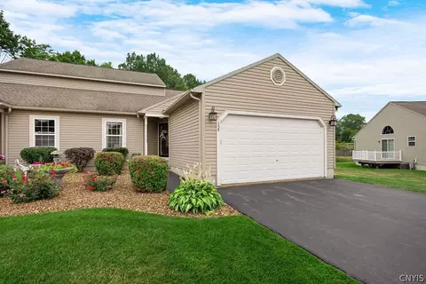 158 Slindes Woods Cir, North Syracuse, NY 13212