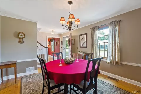 Dining - 431 Sylvan St, Oneida, NY 13421 photo 2 of 5
