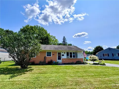 34 Tamarack Dr, New Hartford, NY 13413