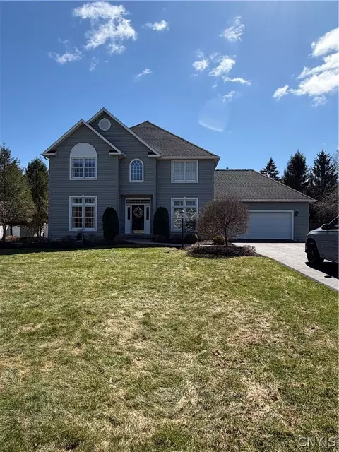 4776 Country Club Dr, Onondaga, NY 13215