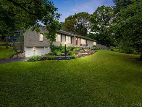10 Bishop Dr, Fayetteville, NY 13066