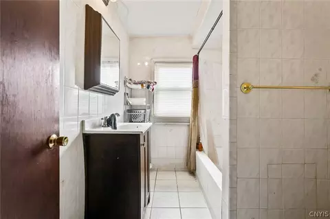 Bath - 431 Stone St, Oneida, NY 13421 photo 3 of 4