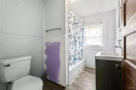 Bath - 431 Stone St, Oneida, NY 13421 photo 4 of 4