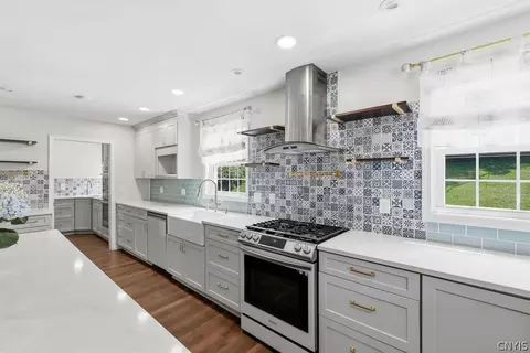 Kitchen - 5190 Winterton Dr, Fayetteville, NY 13066 photo 4 of 13