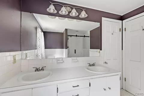 Bath - 5190 Winterton Dr, Fayetteville, NY 13066 photo 3 of 5