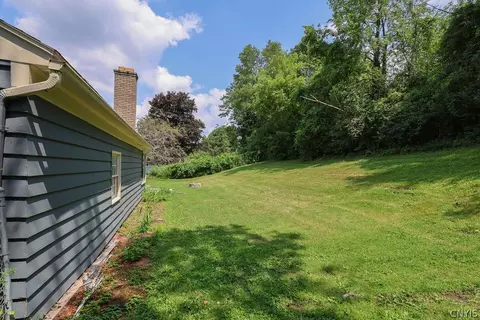 Exterior - 5190 Winterton Dr, Fayetteville, NY 13066 photo 2 of 4