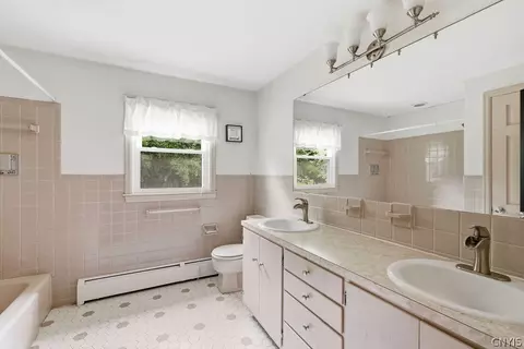 Bath - 5190 Winterton Dr, Fayetteville, NY 13066 photo 4 of 5