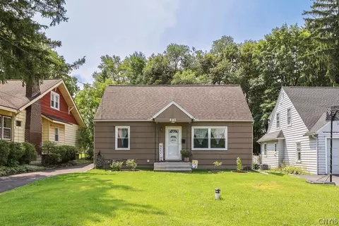 402 Radcliffe Rd, Syracuse, NY 13214