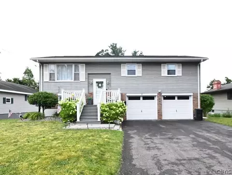 30 Royal Brook Ln, New York Mills, NY 13417