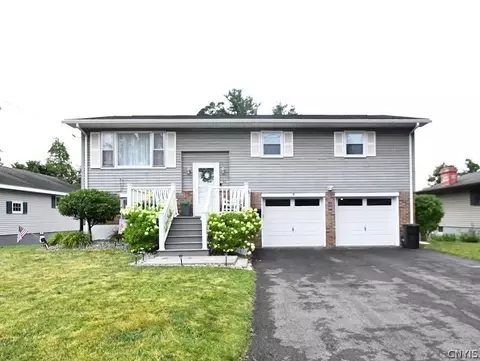 30 Royal Brook Ln, New York Mills, NY 13417