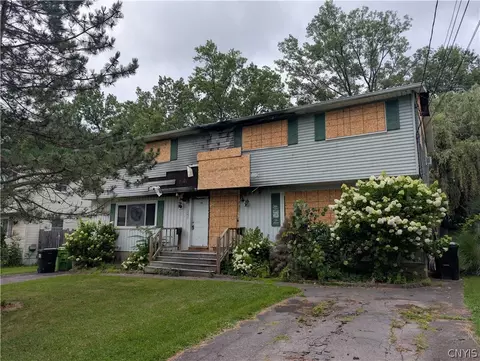 543 Sunflower Dr #541, Salina, NY 13088