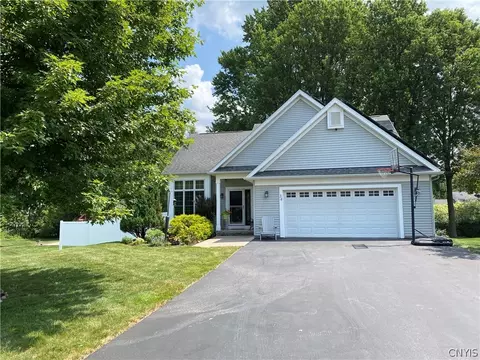 34 Fawncrest Blvd, New Hartford, NY 13413