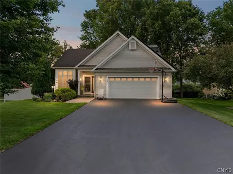 34 Fawncrest Blvd, New Hartford, NY 13413