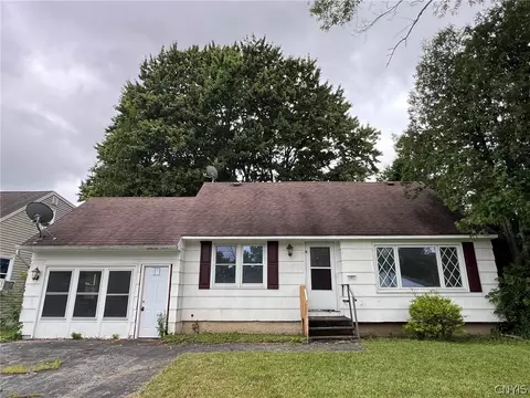 102 S Manor Dr, East Syracuse, NY 13057