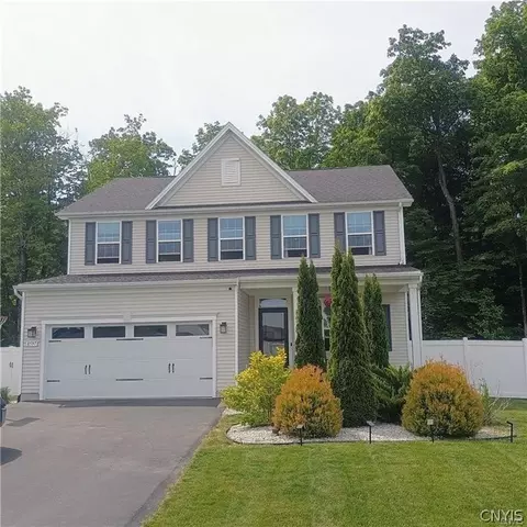 8597 Cobalt Dr, Cicero, NY 13039