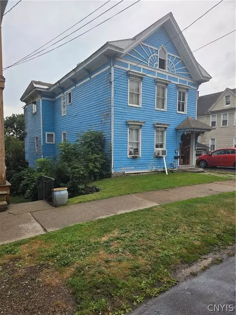 65 Loomis St, Little Falls, NY 13365