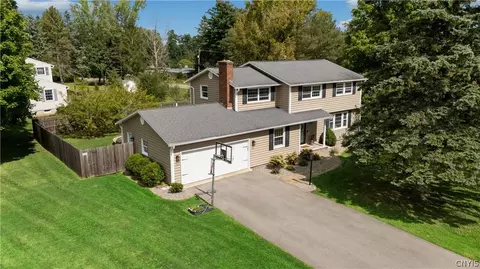 7673 Charlemont Dr, Manlius, NY 13104