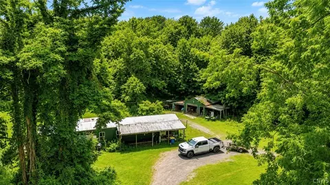 10337 Short Cut Rd, Cato, NY 13166