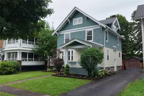 8 Huntington Pl, New Hartford, NY 13413