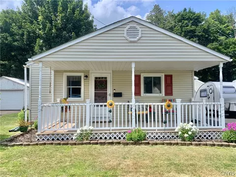 21 Pinecrest Rd, Whitestown, NY 13492