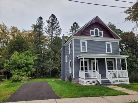29 Van Buren St, Manheim, NY 13329