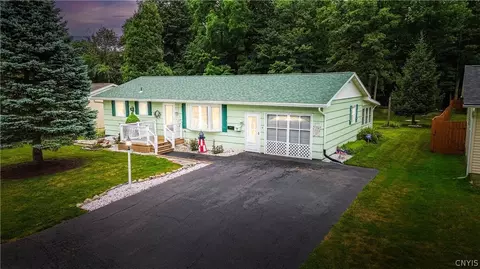 8 High St, Whitestown, NY 13492