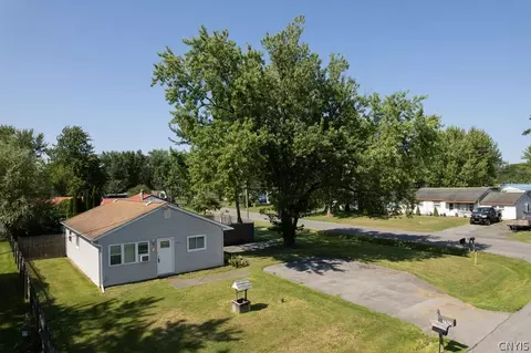 7925 Galileo Cir, Bridgeport, NY 13030