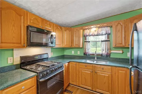 Kitchen - 4889 Heelpath Rd, Rome, NY 13440 photo 4 of 4