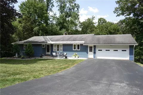 18 Tennyson Rd, New Hartford, NY 13413