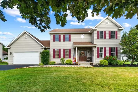 29 Country Club Dr, New York Mills, NY 13417