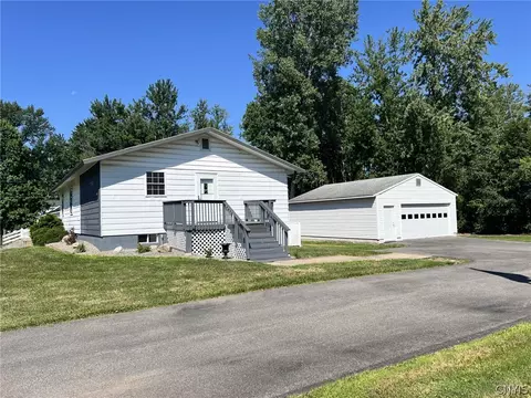 5981 E Pine Grove Rd, Cicero, NY 13039