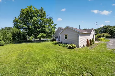 3223 Amber Rd, Onondaga, NY 13108
