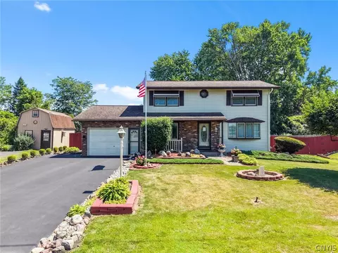 6894 Larkin St, Salina, NY 13088