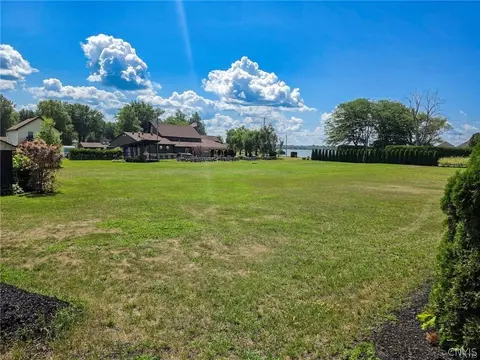 Exterior - 6266 Lakeshore Rd S, Canastota, NY 13032 photo 1 of 12