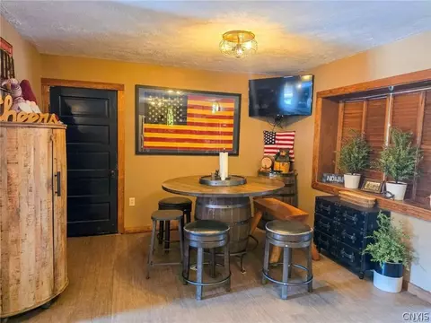 Dining - 6266 Lakeshore Rd S, Canastota, NY 13032 photo 3 of 3