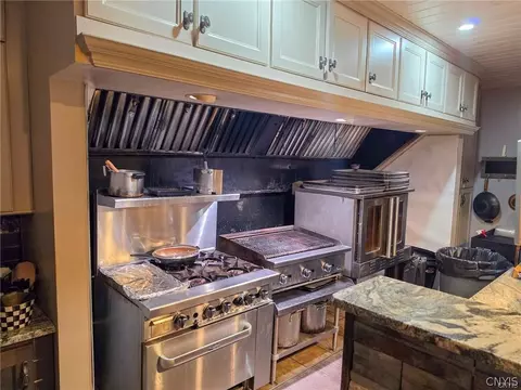 Kitchen - 6266 Lakeshore Rd S, Canastota, NY 13032 photo 7 of 9