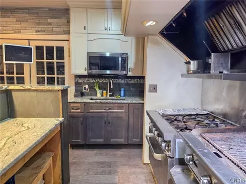 Kitchen - 6266 Lakeshore Rd S, Canastota, NY 13032 photo 5 of 9