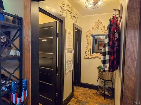 Entry Way - 6266 Lakeshore Rd S, Canastota, NY 13032 photo 1 of 2